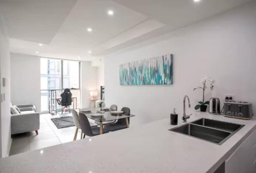 Mascot Apartment | 08M Abnb-Style Mascot 2BR near Station Airport and City with Free Parking