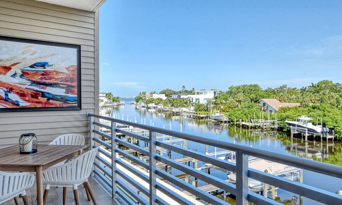 Newtown Condo | 1/1.5 Modern Waterfront Condo with Pool and Fitness Room