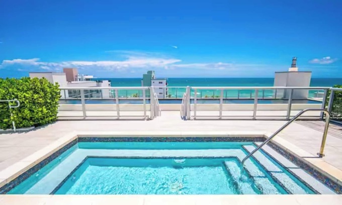 Hollywood Lakes Condo | 1/1 Deluxe CONDO/Walk to Hollywood BEACH/Rooftop POOL and JACUZZI/24hr GYM