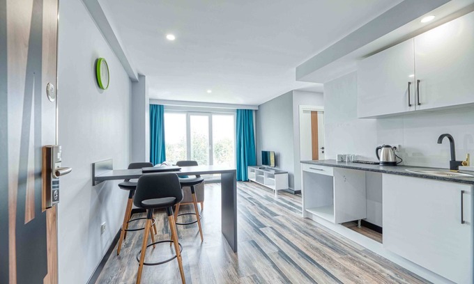Atasehir Apartment | 1+1 Flat Located In Aesthetic Centers Area In Ataşehirn