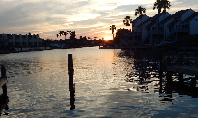 Corpus Christi Apartment | 1.3 miles to beach & conveniently located to fishing,restaurants & shopping!