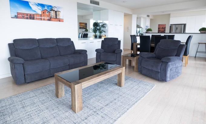 Turvey Park Apartment | 1/303 Flinders · Enjoy Penthouse Living in the CBD! Sleeps 8!