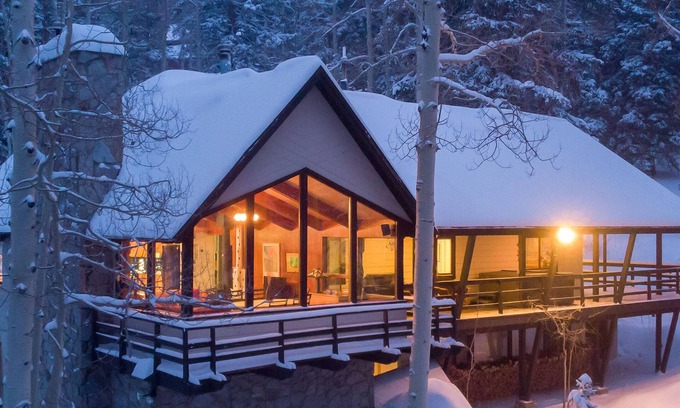 Salt Lake Mountain Resorts House | 1.5 acres of seclusion, ski in out from deck.