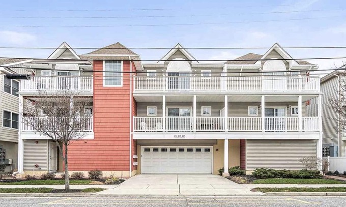 Wildwood House | 1.5 Blocks to Beach, Boardwalk and Convention Ctr. 3 Br Townhouse! Sleeps 8