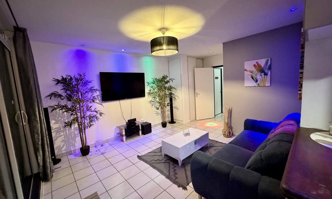 Fort-de-France Apartment | 1 air-conditioned room, fiber wifi , ses view , ⍴ᥲrk᰻ᥒg free, no ᥎᰻s ᥲ̀ ᥎᰻s