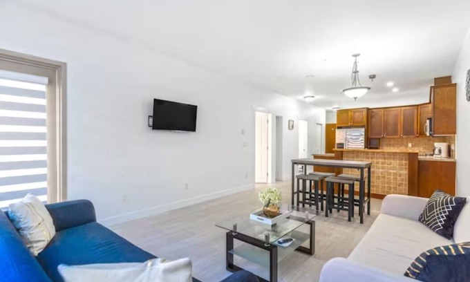 Guildford Apartment | 1 BD + Den full Apartment with Kitchen and 2 Bathrooms feels like home(215)