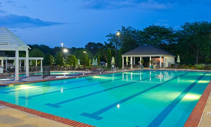 Berkeley Condo | 1 BDRM~ HISTORIC POWHATAN RESORT~ BUSCH GARDENS 8 MILES~ INDOOR/OUTDOOR POOLS