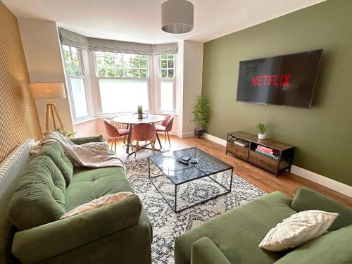 Yeovil Apartment | 1 Bed & 1 Sofa Bed Alpine Style Ground Floor Apartment