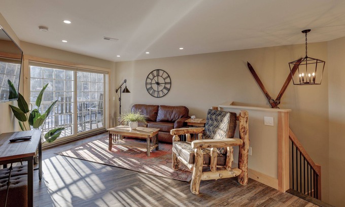 Sunapee Hotel | 1 Bed/2 Bath Suite #6 at The Lodge | Minutes from Sunapee Harbor & Mt. Sunapee