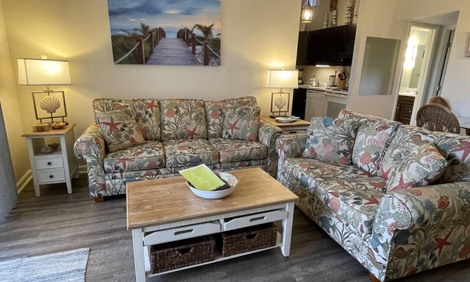 West Panama City Beach Condo | 1-Bed Condo Just Steps from the Sand!
