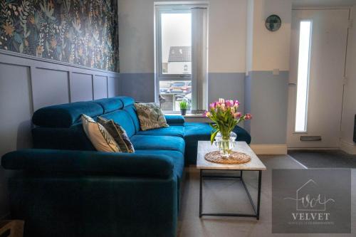 Castle House | 1 Bed House at Velvet Serviced Accommodation Swansea with Free Parking & WiFi - SA1