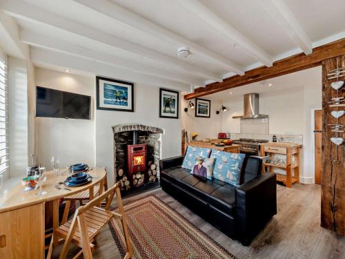 Aberdovey House | 1 Bed in Aberdovey 94084