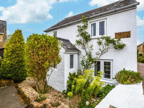 West Compton House | 1 Bed in Uploders DC085