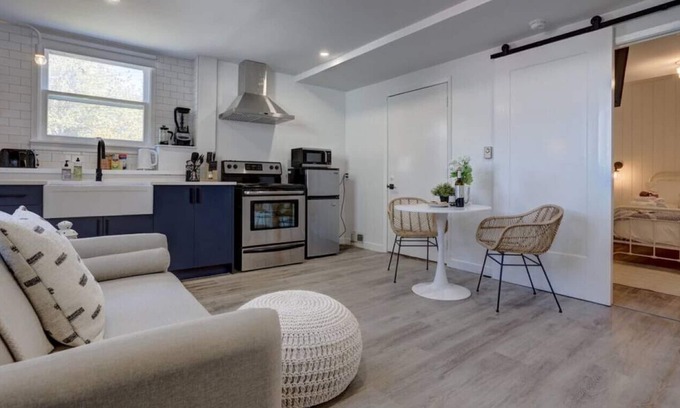 Dartmouth House | 1 bed, Serenity Place w babbling brook & beautiful garden