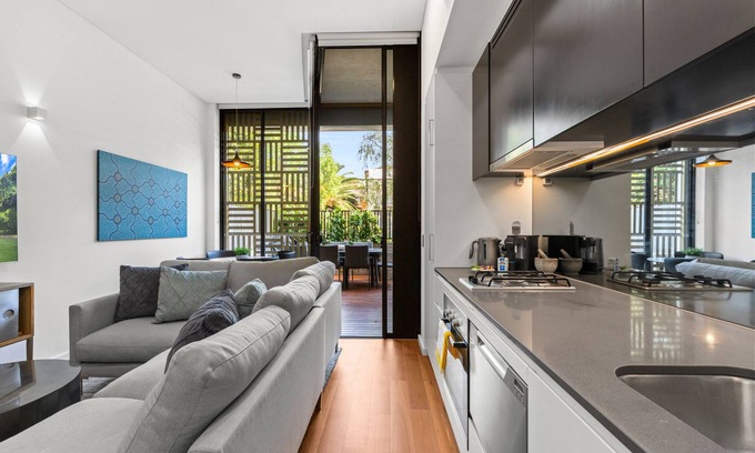 Kensington Apartment | 1-Bed Unit with Alfresco Dining and BBQ