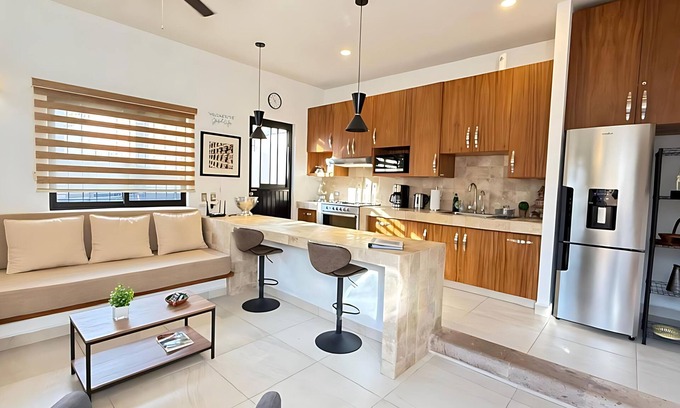San Antonio Tlayacapan House | 1 Bedroom Guest House - Walk To Everything -Patio -Gym -Pickleball Court - Bikes