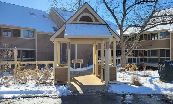 The Galena Territory Condo | 1 Bedroom, 1 bath townhouse in The Galena Territory.