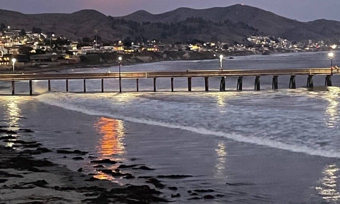 Cayucos Condo | 1 bedroom 1 bathroom. Ocean Front Steps To The Sand.