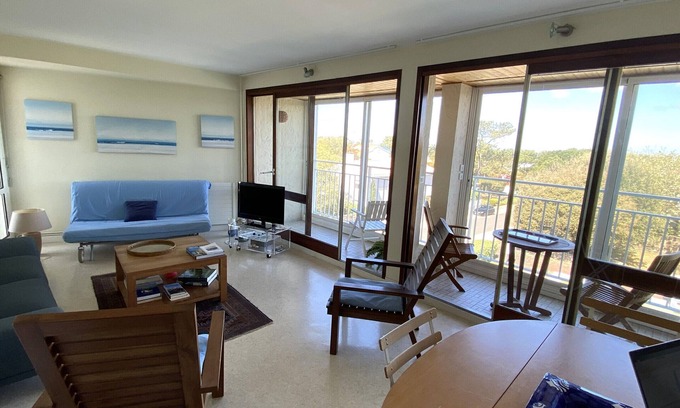 Les Sables d'Olonne Apartment | 1-bedroom apartment near the beach with loggia and pet-friendly