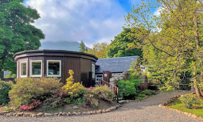 Clova Ski Chalet | 1 bedroom accommodation in Nr Kirriemuir
