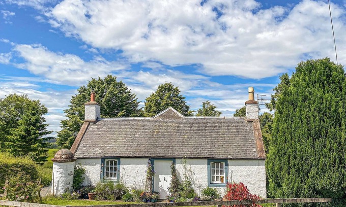 Perth Cottage | 1 bedroom accommodation in Forgandenny
