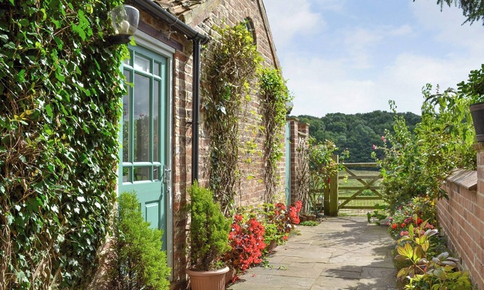 Low Catton Cottage | 1 bedroom accommodation in Buttercrambe, near York