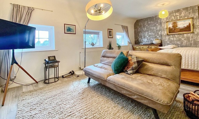 North Tidworth Cottage | 1 bedroom accommodation in Salisbury