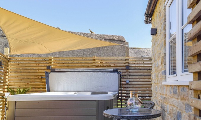 Stoke Bruerne Cottage | 1 bedroom accommodation in Stoke Bruerne, near Towcester