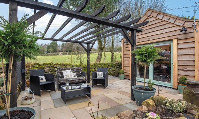 Tunstall Cottage | 1 bedroom accommodation in Biddulph