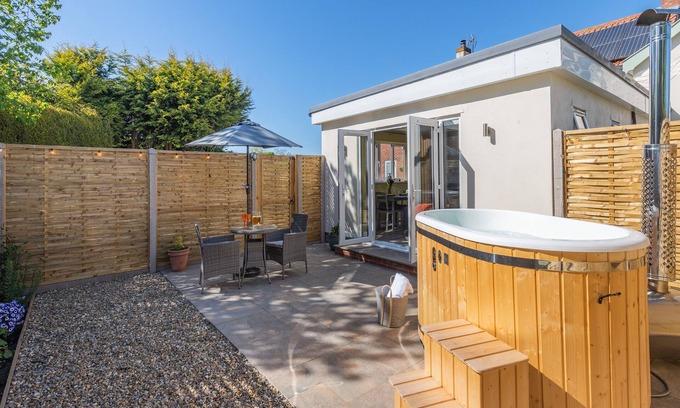 Thurlton Cottage | 1 bedroom accommodation in Thurlton