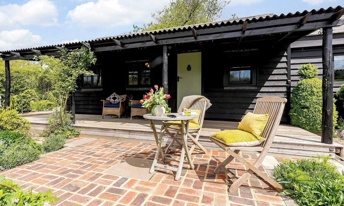 Abbess Roding Cottage | 1 bedroom accommodation in Ashford