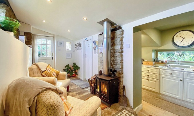 Corsham Cottage | 1 bedroom accommodation in Neston, near Corsham