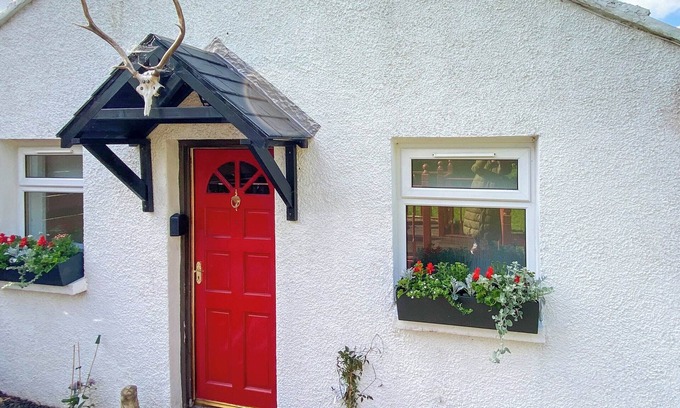 Lewiston Cottage | 1 bedroom accommodation in Drumnadrochit, near Loch Ness