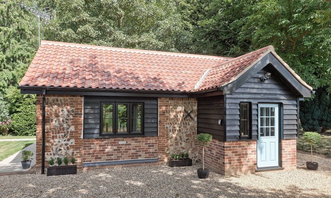 Brampton Cottage | 1 bedroom accommodation in Oxnead, near Norwich