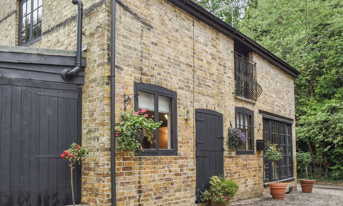 Sarratt Cottage | 1 bedroom accommodation in Sarrett, near Rickmansworth