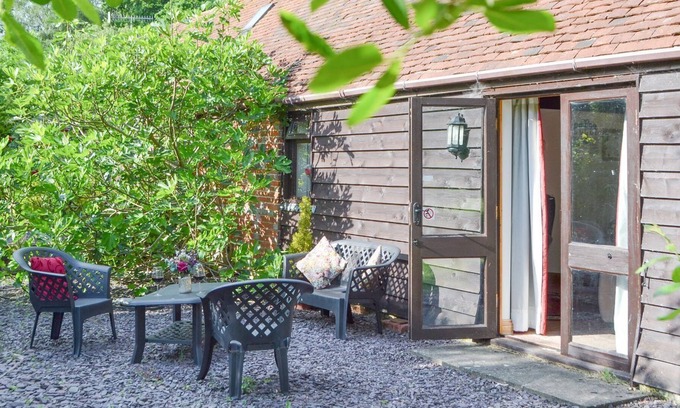 Battle Cottage | 1 bedroom accommodation in Hooe, near Battle