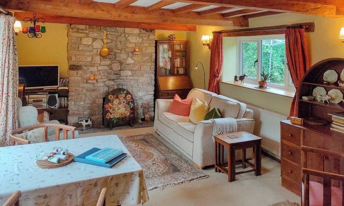 Churchill Cottage | 1 bedroom accommodation in Langford, near Churchill