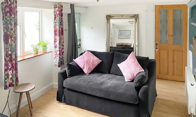 Wadeford Cottage | 1 bedroom accommodation in Chard