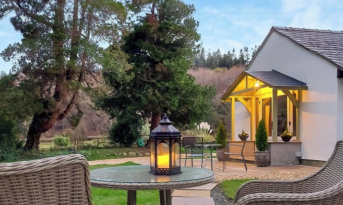 Conwy Cottage | 1 bedroom accommodation in Rowen, near Conwy