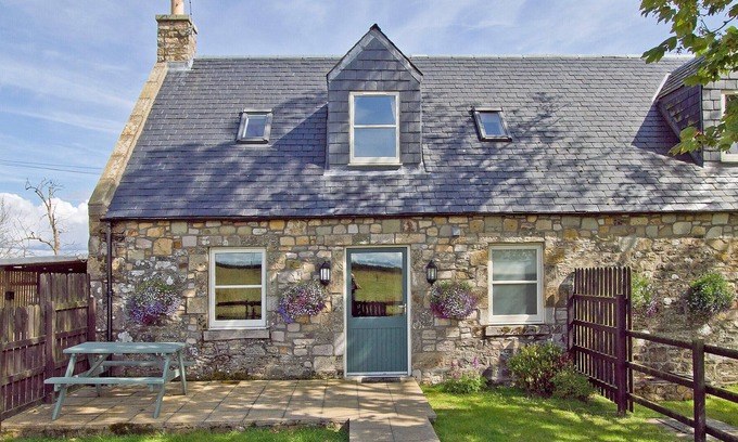 Carnwath Cottage | 1 bedroom accommodation in By Carnwath