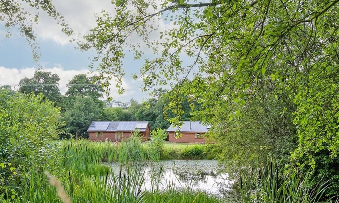 Kilcot Ski Chalet | 1 bedroom accommodation in Kilcot, Newent