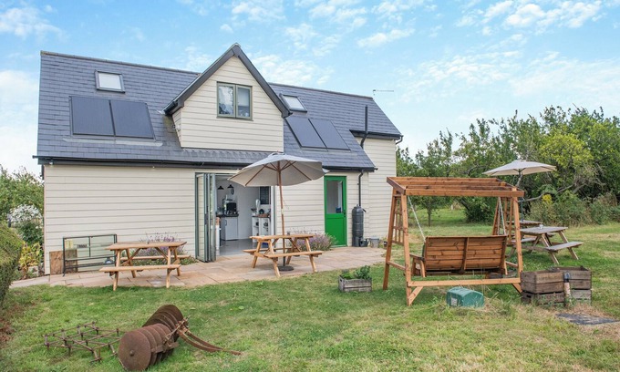 North Weald Cottage | 1 bedroom accommodation in Ongar