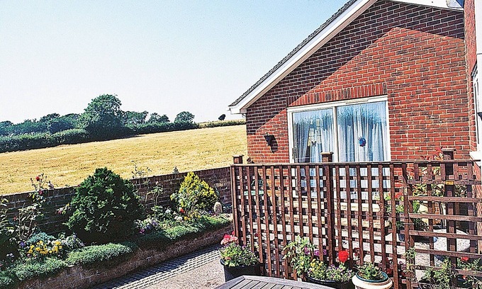 Apse Heath Cottage | 1 bedroom accommodation in Apse Heath, near Shanklin