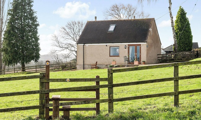 Nailsworth Cottage | 1 bedroom accommodation in Horsley, near Stroud