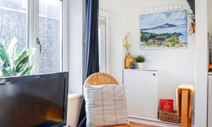 Troon Cottage | 1 bedroom accommodation in Troon