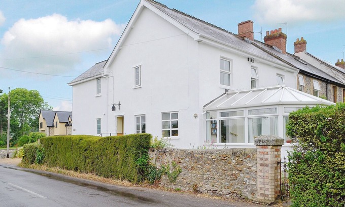 Chard Cottage | 1 bedroom accommodation in Tatworth, near Chard