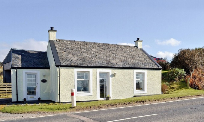 Gigha Cottage | 1 bedroom accommodation in Glenbarr, near Campbeltown