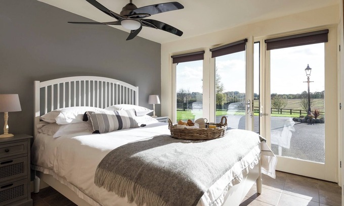 Louth Cottage | 1 bedroom accommodation in South Elkington, near Louth