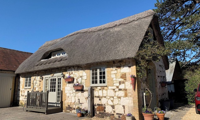 Brighstone Cottage | 1 bedroom accommodation in Brighstone, near Yarmouth