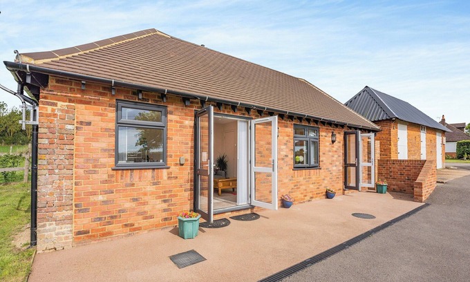 Mersham Cottage | 1 bedroom accommodation in Mersham, near Ashford